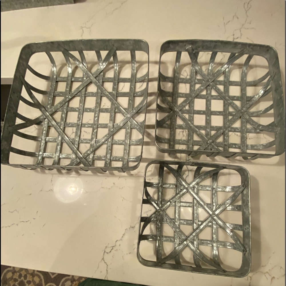 Set of three metal tobacco basket